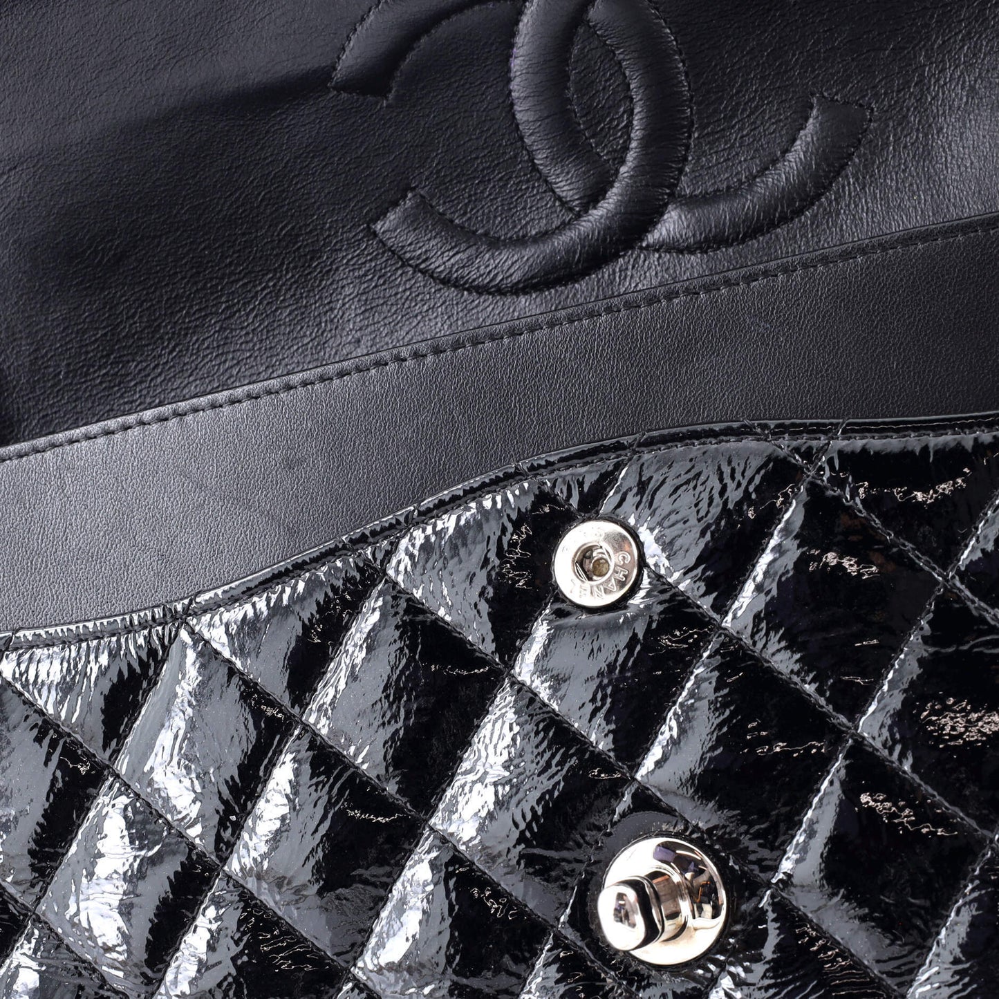 CHANELエナメル ショルダーバッグ