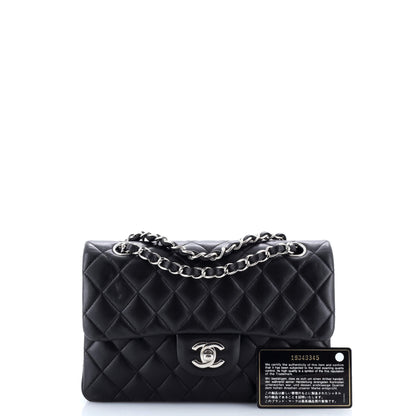 CHANEL スモール ラムスキン