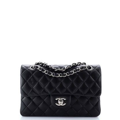 CHANEL スモール ラムスキン