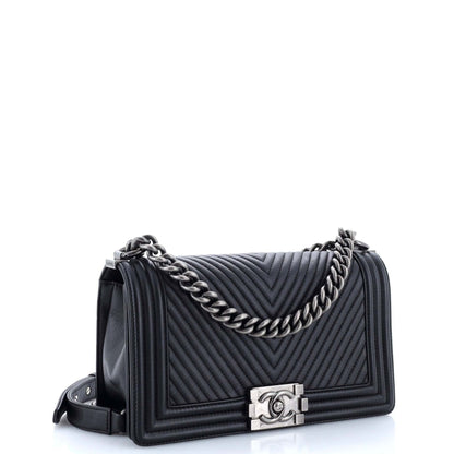 CHANELボーイ シェブロン ラムスキン