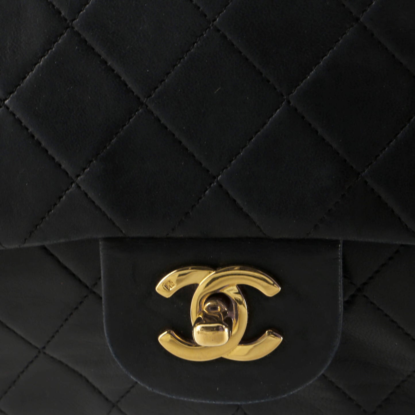 CHANELダブルフラップ ラムスキン