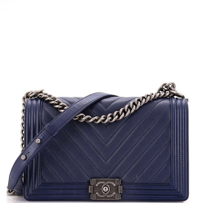 CHANELボーイ シェブロン キャビアスキンNM