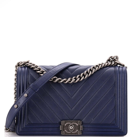 CHANELボーイ シェブロン キャビアスキンNM