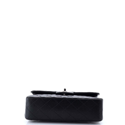 CHANEL スモール ラムスキン
