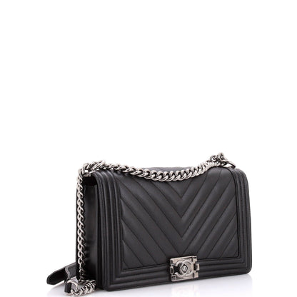 CHANELキャビアスキン シェブロン