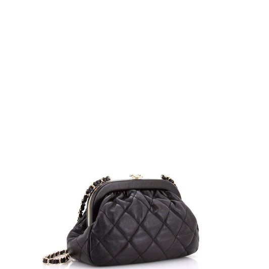 CHANELキスロックフレームショルダーバッグ