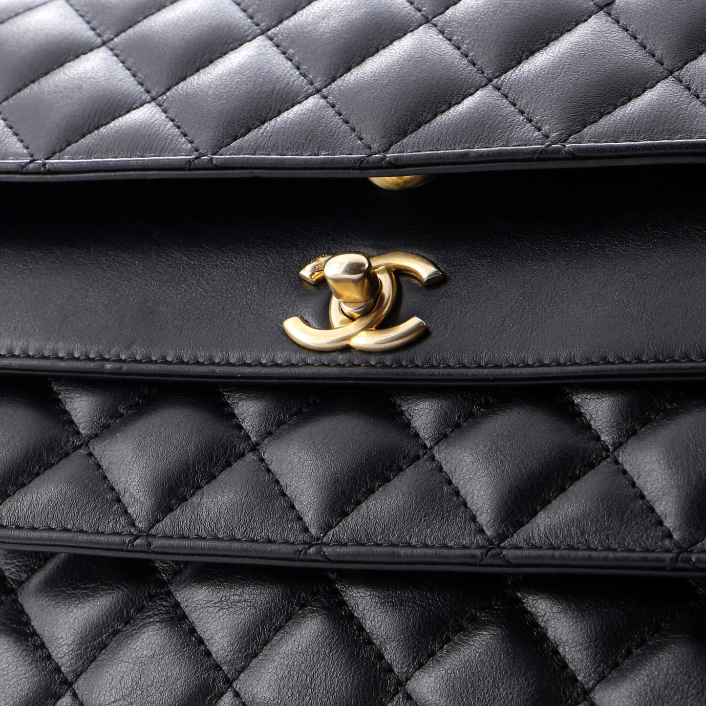 CHANELトリプル ミディアム