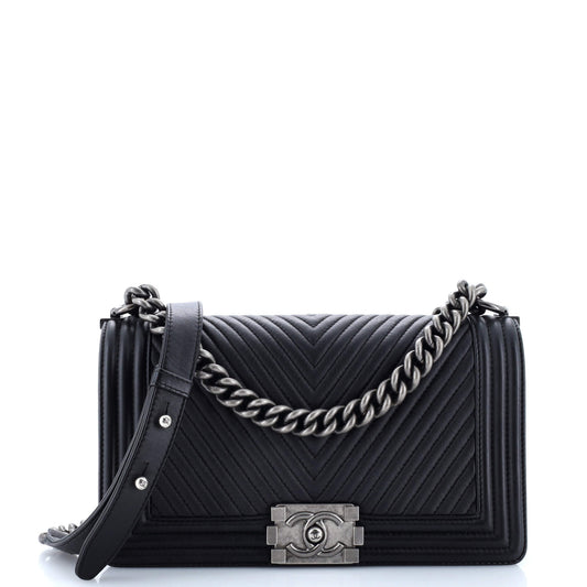 CHANELボーイ シェブロン ラムスキン