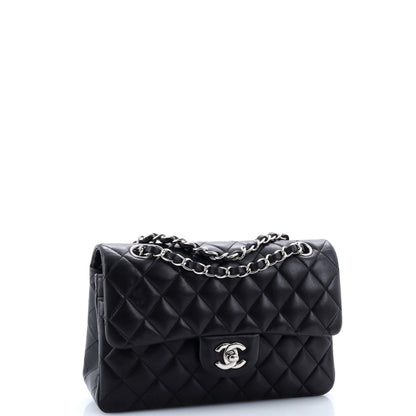 CHANEL スモール ラムスキン